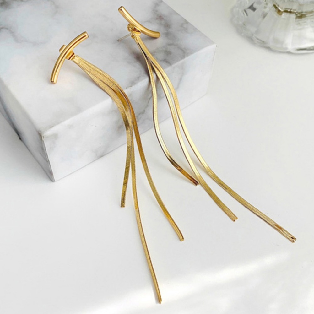 ¥ 18K YELLOW GOLD LONG THREAD TASSEL ARC EARRINGS - Picture 5 of 7